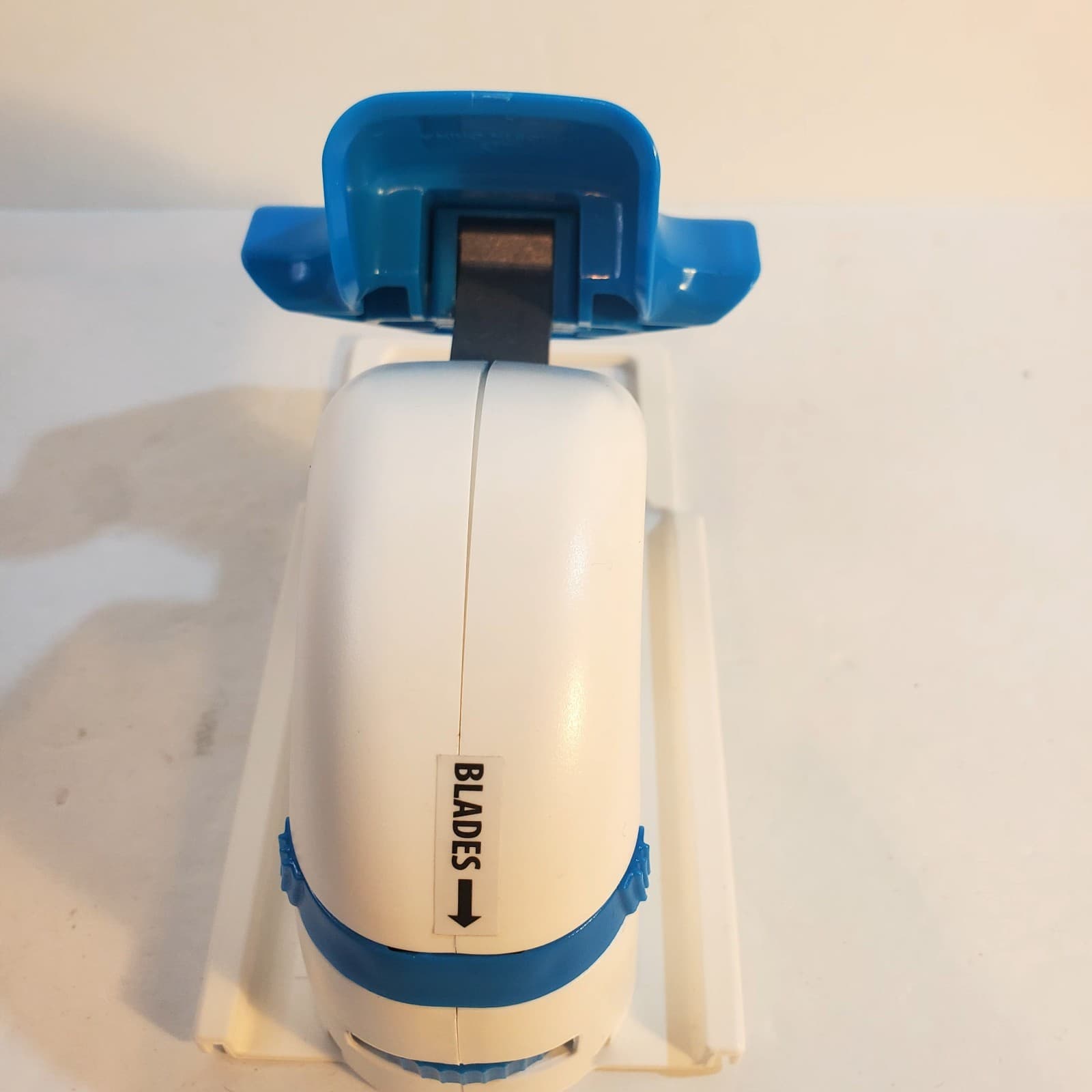 Logan Graphic Products COS-Tools Foamboard V-Groove Cutter BLUE w/ 2 Blades - Thumbnail 4