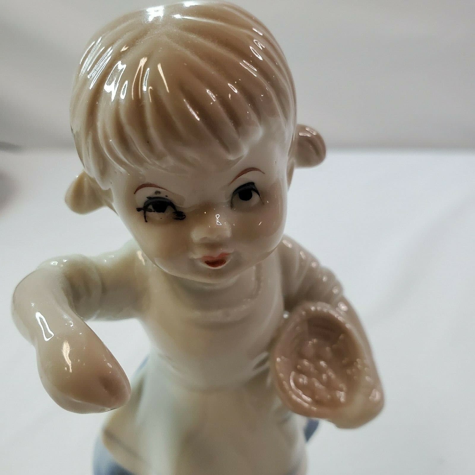 UCGC Taiwan 6" Glazed Porcelain Girl feeding Ducks Goose Figurine Pastels - Thumbnail 3
