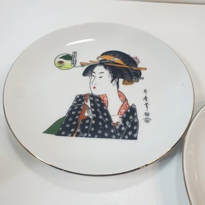 2 Vtg Japanese GEISHA Girl Kimono Oriental Decorative Gold Rim Porcelain Plates - Thumbnail 4
