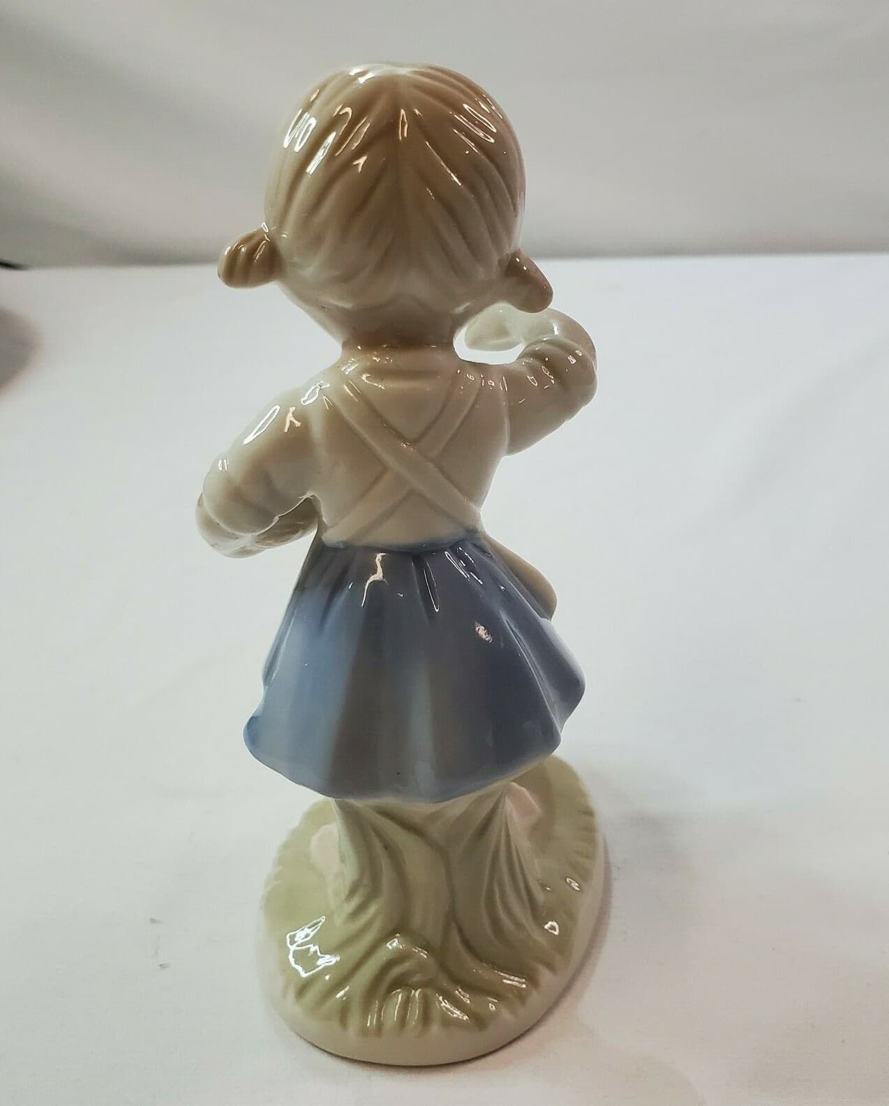 UCGC Taiwan 6" Glazed Porcelain Girl feeding Ducks Goose Figurine Pastels - Thumbnail 5