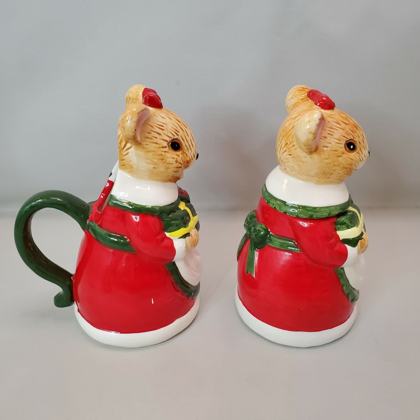 Christmas Holiday Mouse Mice Holding Presents Sugar and Creamer Set Taiwan - Thumbnail 4