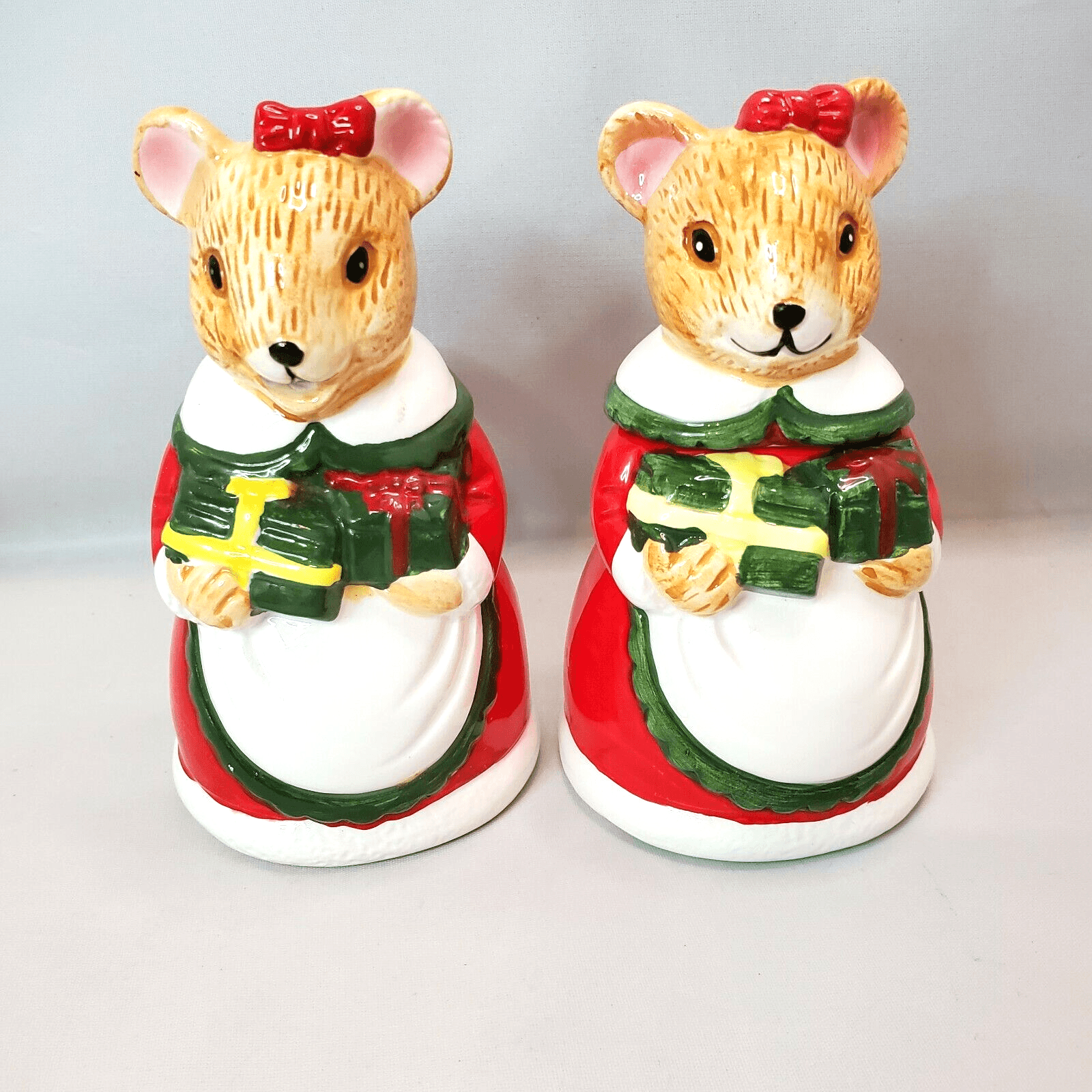 Christmas Holiday Mouse Mice Holding Presents Sugar and Creamer Set Taiwan