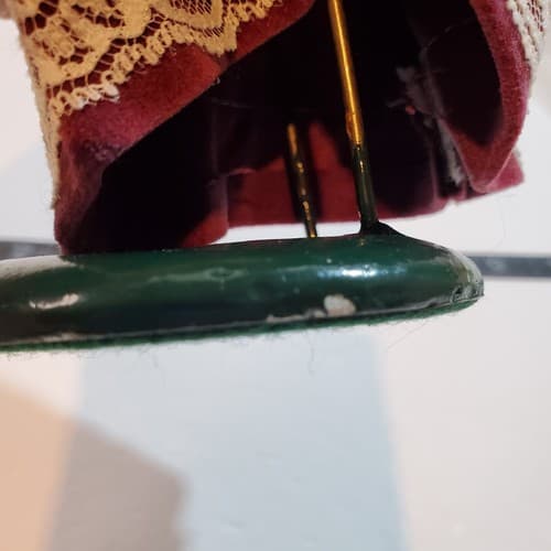 Vtg Byers Choice 1986 Woman Christmas Caroler w/ Fur Muff and Hat 13" Wood Base - Thumbnail 8