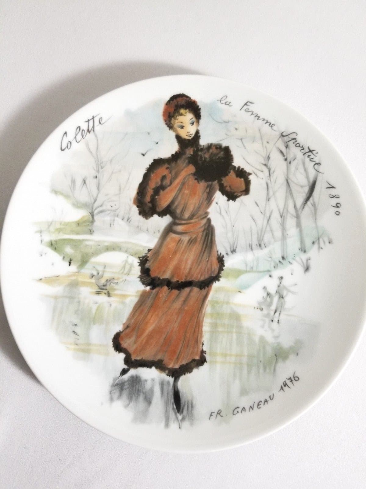 VIntage D'Arceau Limoges France collector plate "Les femmes du siecle" CG169
