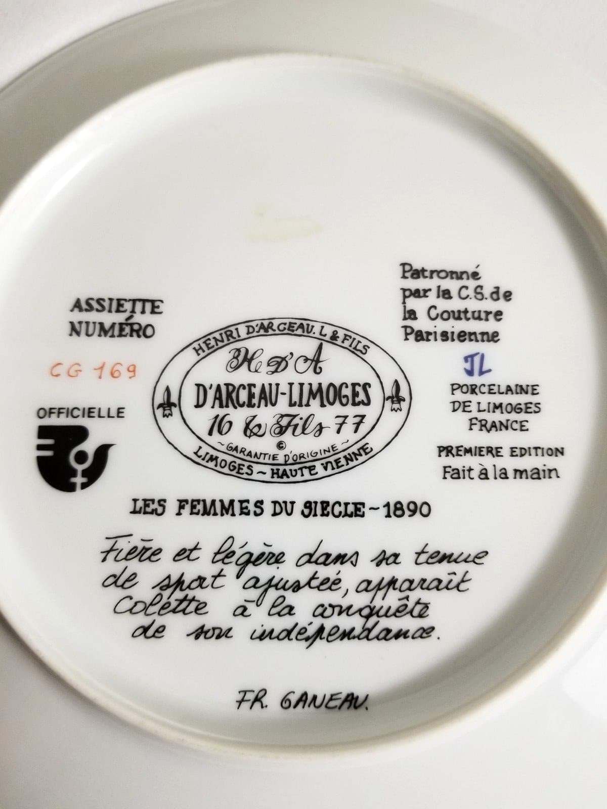 VIntage D'Arceau Limoges France collector plate "Les femmes du siecle" CG169 - Thumbnail 5