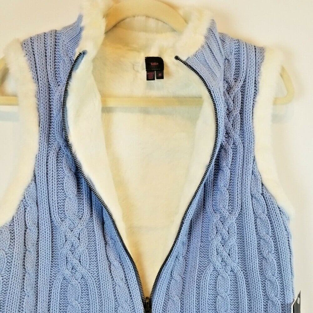 LuLu Reversible Cable Knit & Faux Fur Vest Size Medium Light Blue cable knit NWT - Thumbnail 3