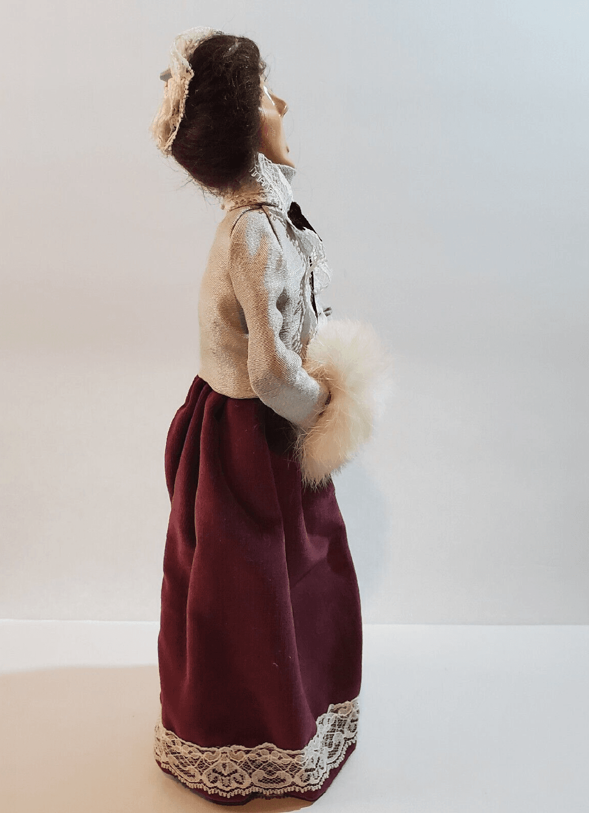 Vtg Byers Choice 1986 Woman Christmas Caroler w/ Fur Muff and Hat 13" Wood Base - Thumbnail 5