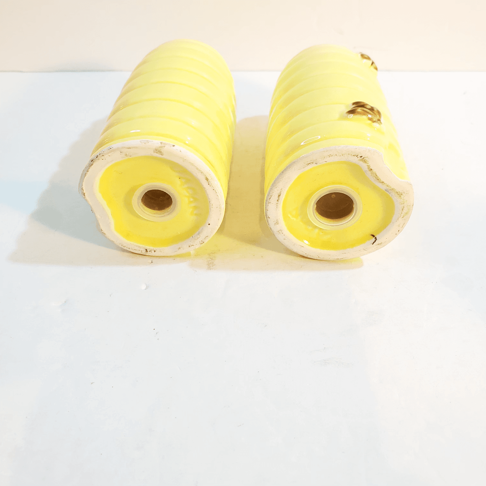 Vintage Ceramic Beehive Bees Salt And Pepper Shaker Set Made In Japan 3.5 inch - Thumbnail 6