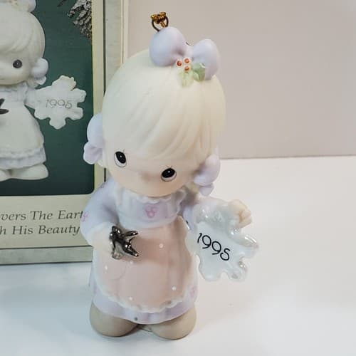 Vtg Precious Moments He Covers The Earth With His Beauty 1995 Christmas Ornament - Thumbnail 2
