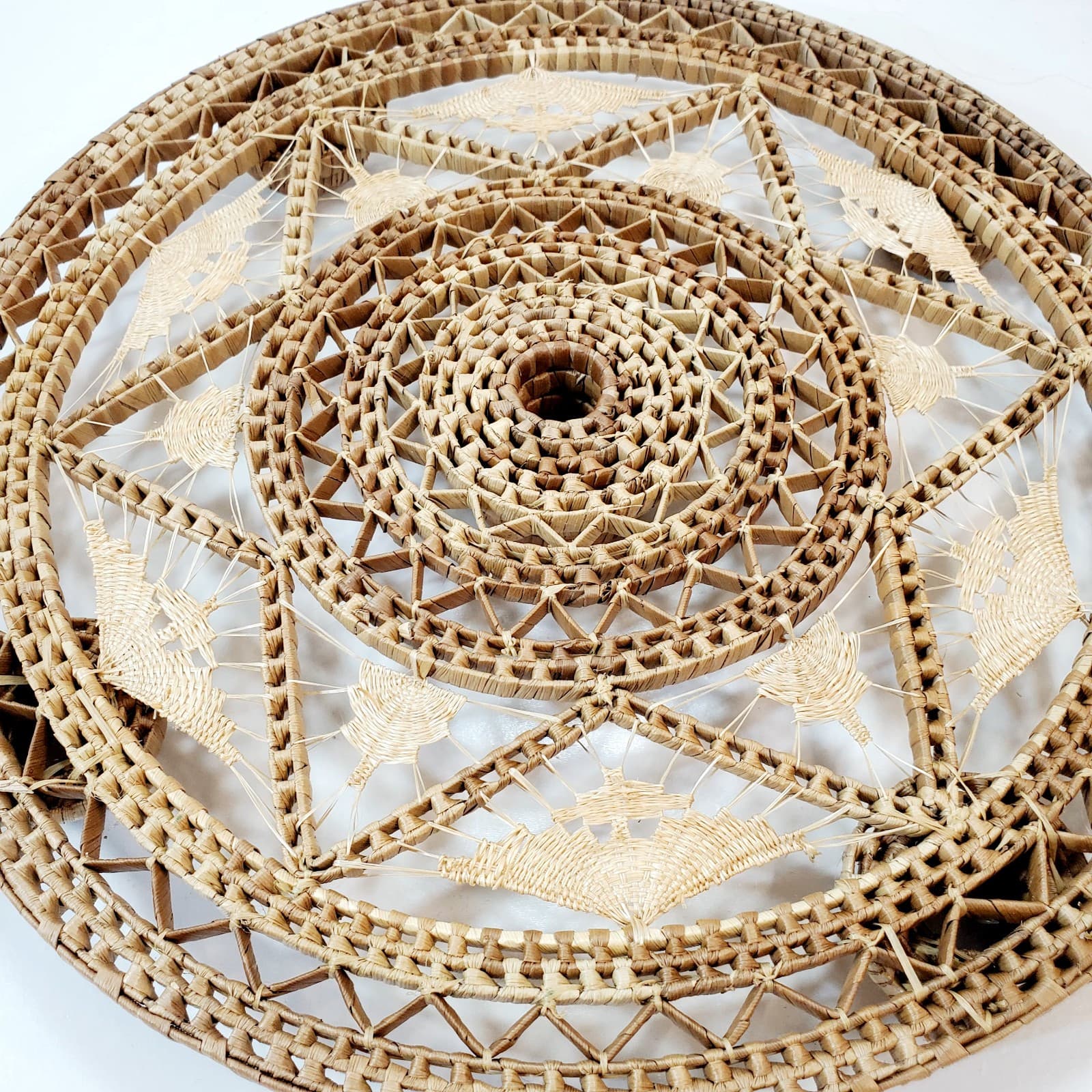 Vintage Footed 12 inch Woven Straw Rattan Wicker Trivet Hot Pad Boho Wall Decor - Thumbnail 3