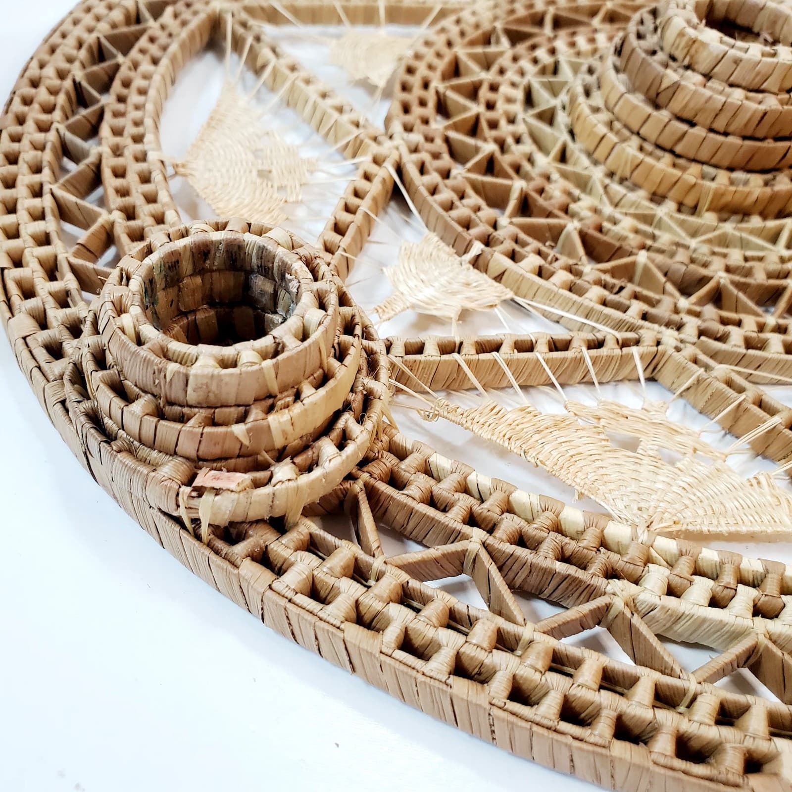 Vintage Footed 12 inch Woven Straw Rattan Wicker Trivet Hot Pad Boho Wall Decor - Thumbnail 5