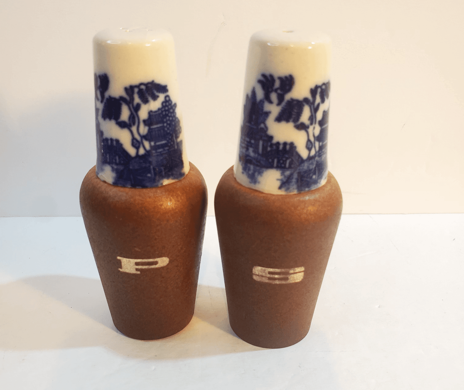 Vintage Porcelain Wood Salt And Pepper Shakers Made In Japan Blue Willow