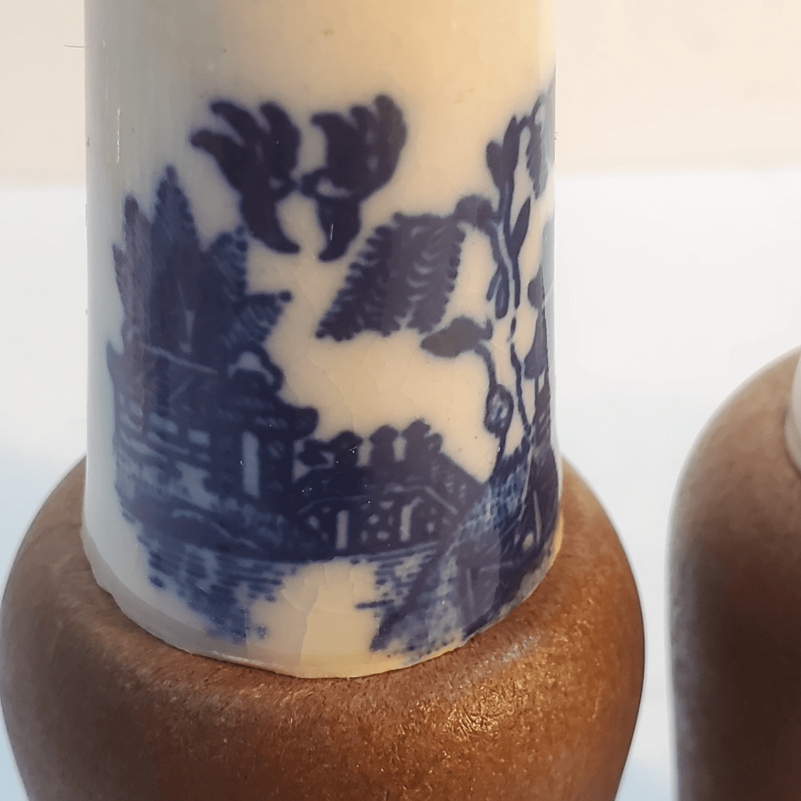 Vintage Porcelain Wood Salt And Pepper Shakers Made In Japan Blue Willow - Thumbnail 8