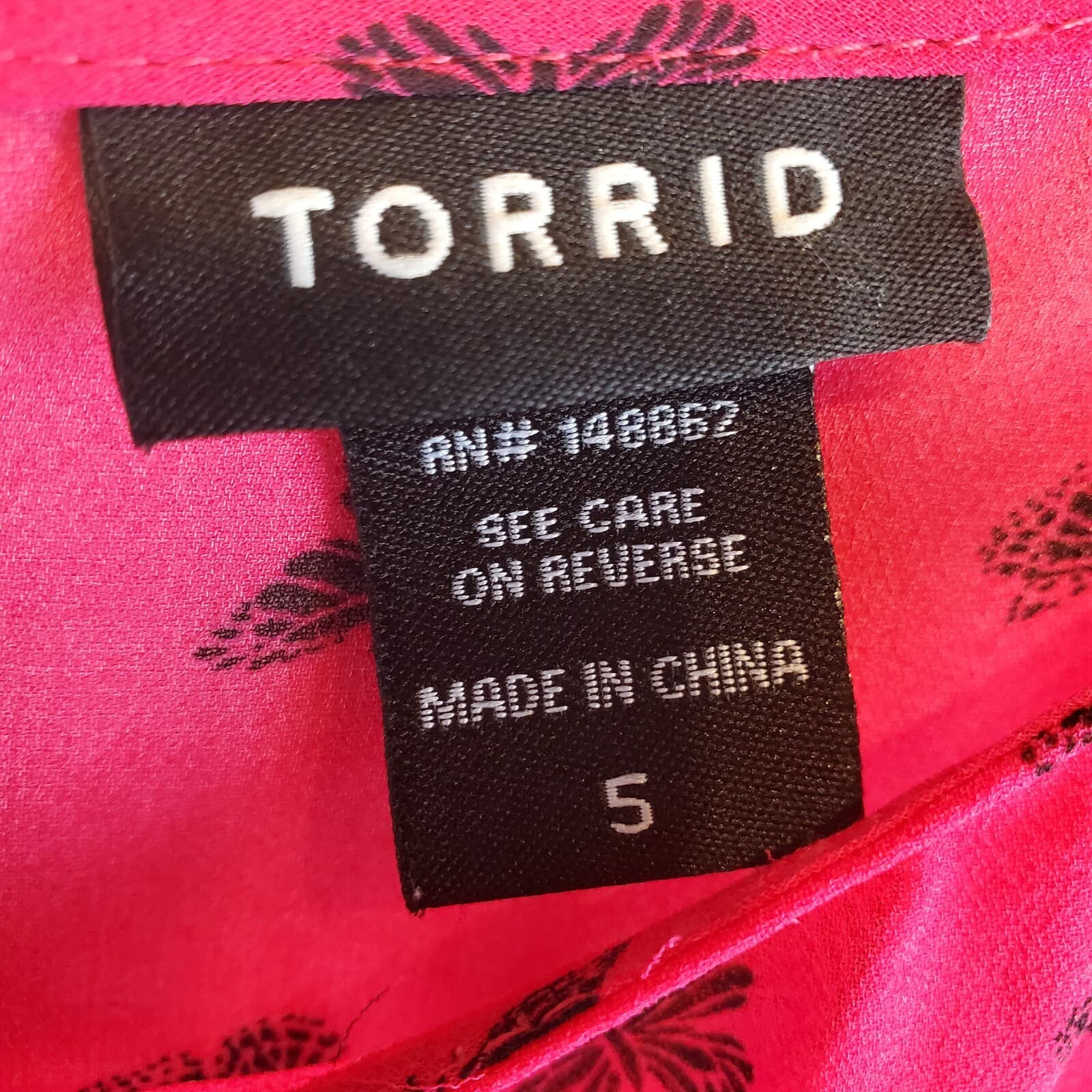 Torrid Women's Butterfly Print Blouse Size 5 Semi-Sheer Short Sleeve Button Back - Thumbnail 3