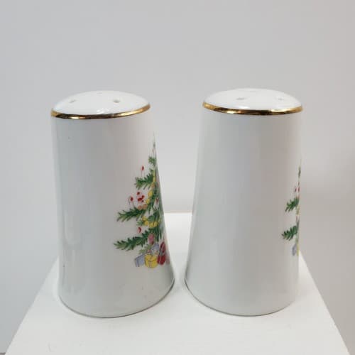 Vintage Made in Japan Salt and Pepper Shaker Pair Christmas Tree Design - Thumbnail 2