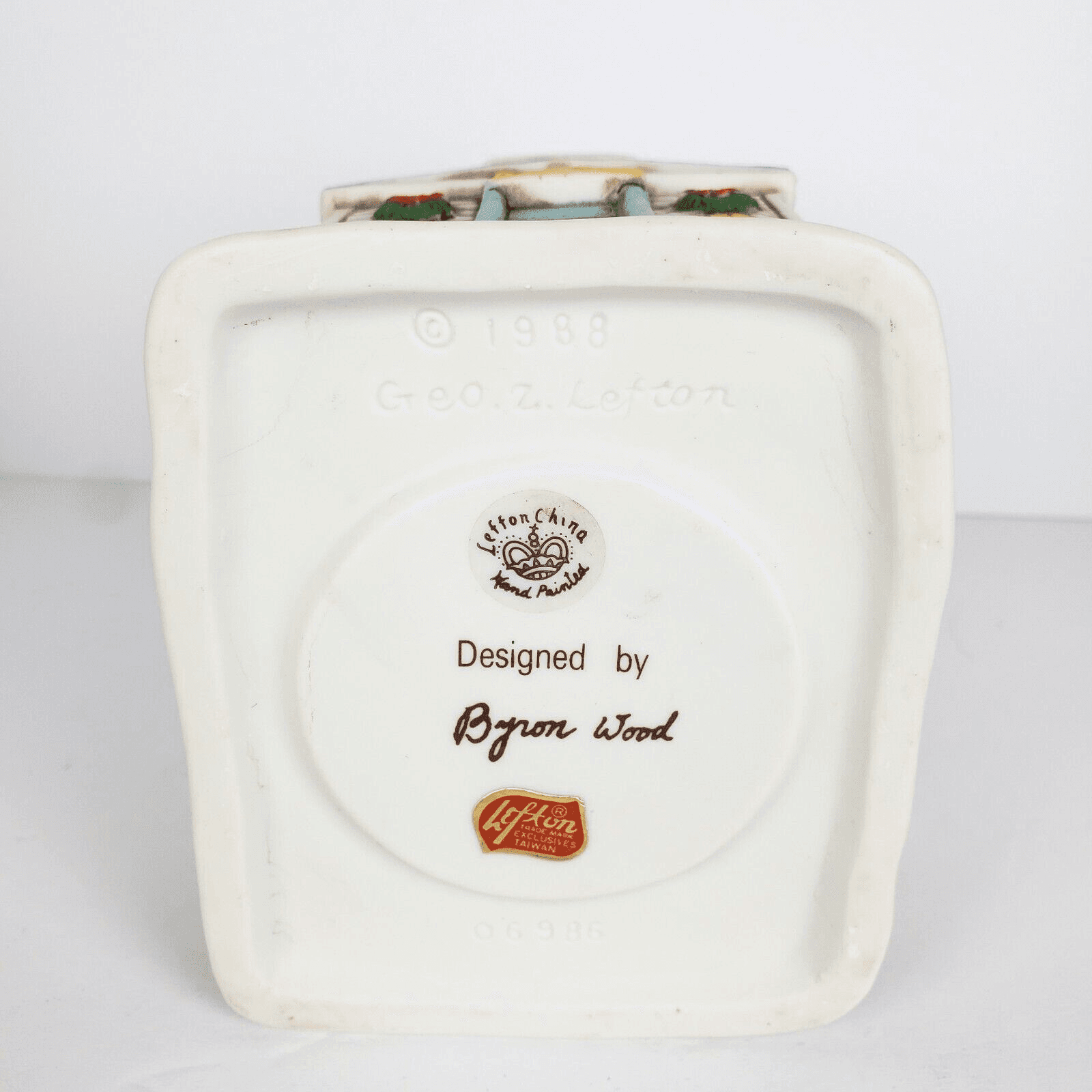 Vintage 1988 Lefton Byron Wood Colonial Village Church Chapel Tea Light Holder - Thumbnail 5