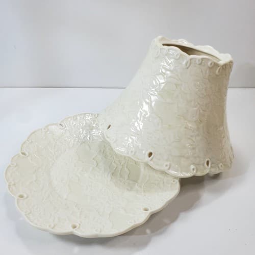 Yankee Candle Large Jar Porcelain Topper Lace Eyelet Beige w/ Faint Green Wash - Thumbnail 5