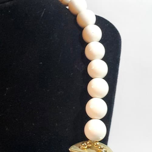 Gold-Tone White Smooth Acrylic Plastic Beads Tiered Chunky Retro Necklace - Thumbnail 4