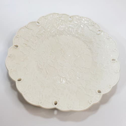 Yankee Candle Large Jar Porcelain Topper Lace Eyelet Beige w/ Faint Green Wash - Thumbnail 3