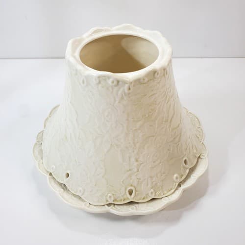 Yankee Candle Large Jar Porcelain Topper Lace Eyelet Beige w/ Faint Green Wash - Thumbnail 2