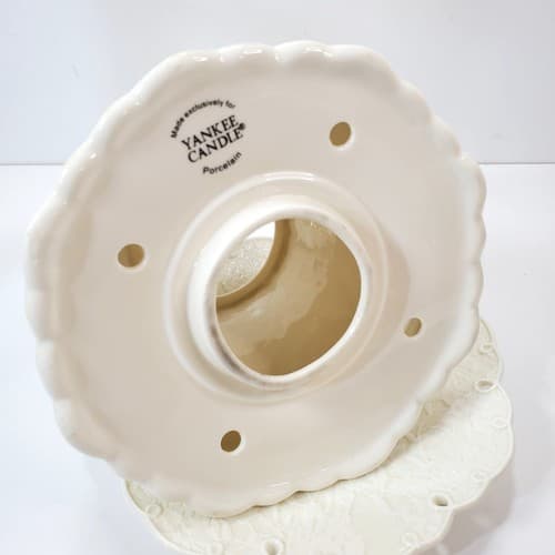 Yankee Candle Large Jar Porcelain Topper Lace Eyelet Beige w/ Faint Green Wash - Thumbnail 4