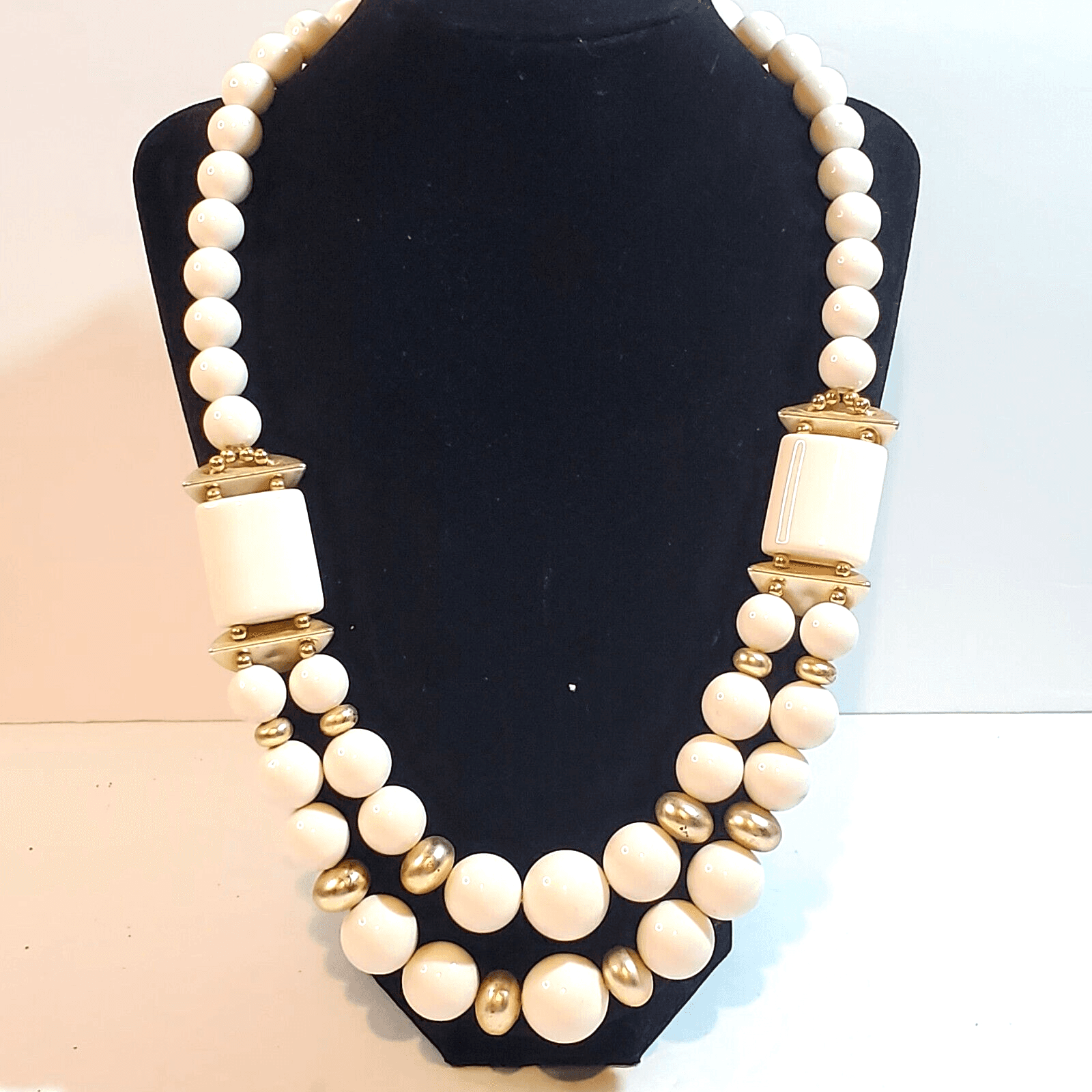 Gold-Tone White Smooth Acrylic Plastic Beads Tiered Chunky Retro Necklace