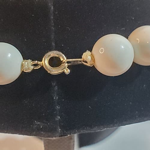 Gold-Tone White Smooth Acrylic Plastic Beads Tiered Chunky Retro Necklace - Thumbnail 5