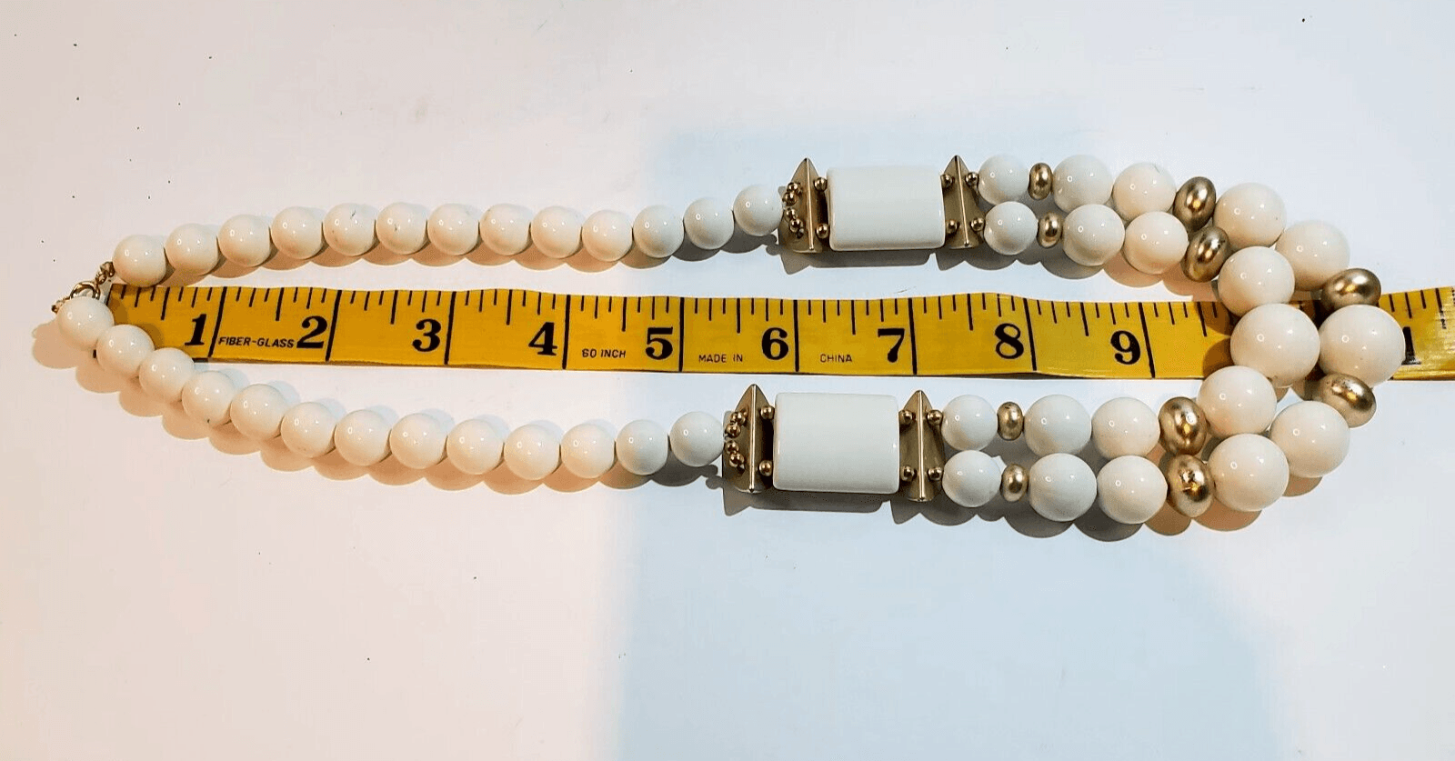 Gold-Tone White Smooth Acrylic Plastic Beads Tiered Chunky Retro Necklace - Thumbnail 6