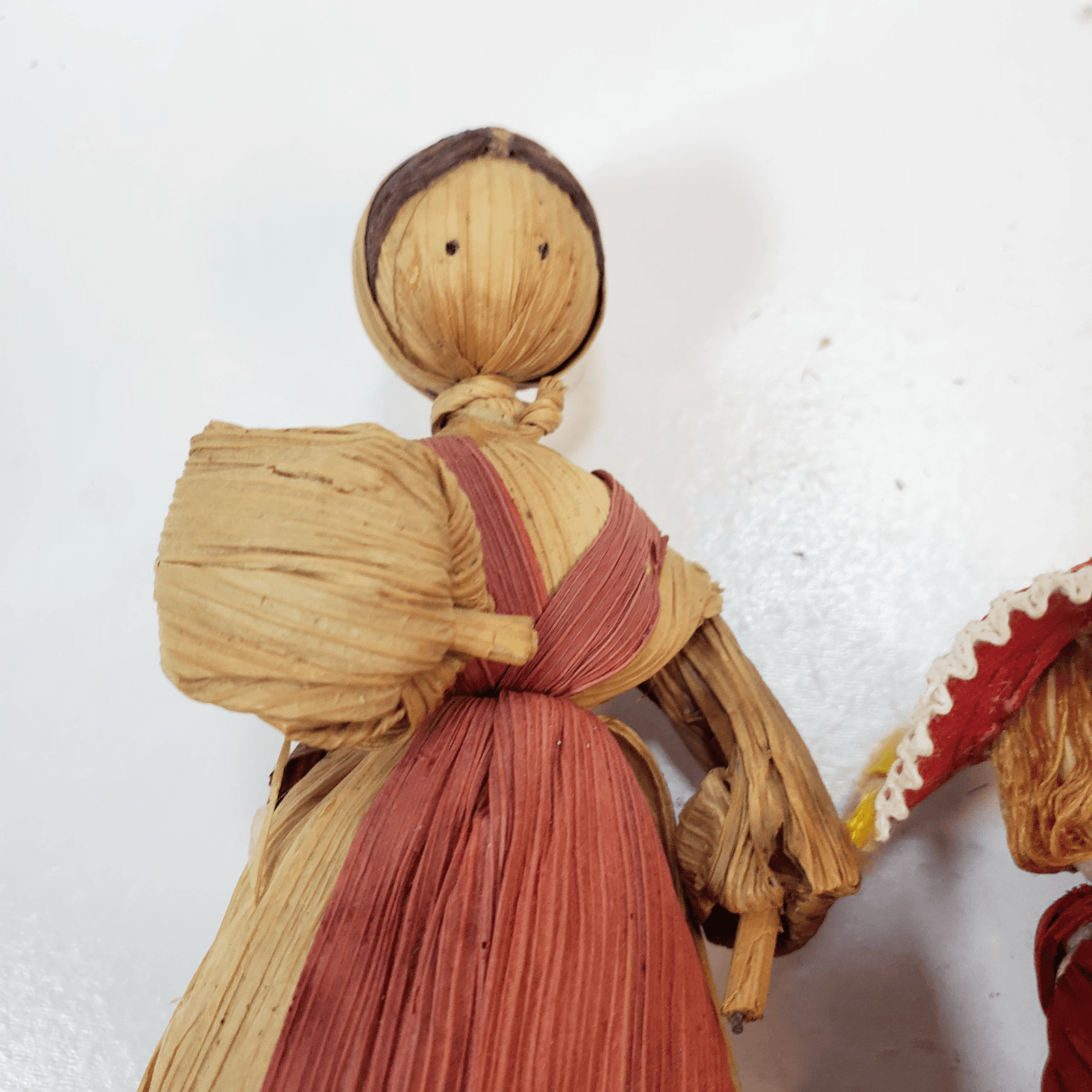Vtg Lot of 3 Handcrafted Corn Husk Dolls Girls Dresses w/ Hat Hair Plaid Apron - Thumbnail 6