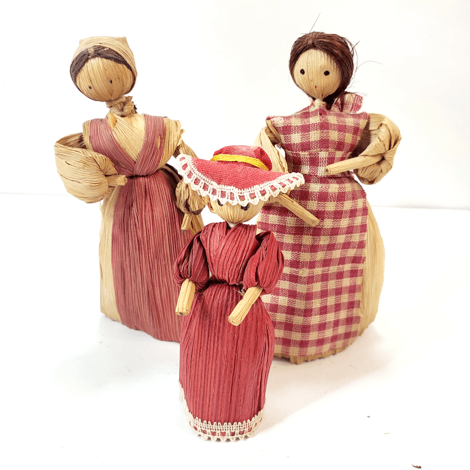 Vtg Lot of 3 Handcrafted Corn Husk Dolls Girls Dresses w/ Hat Hair Plaid Apron