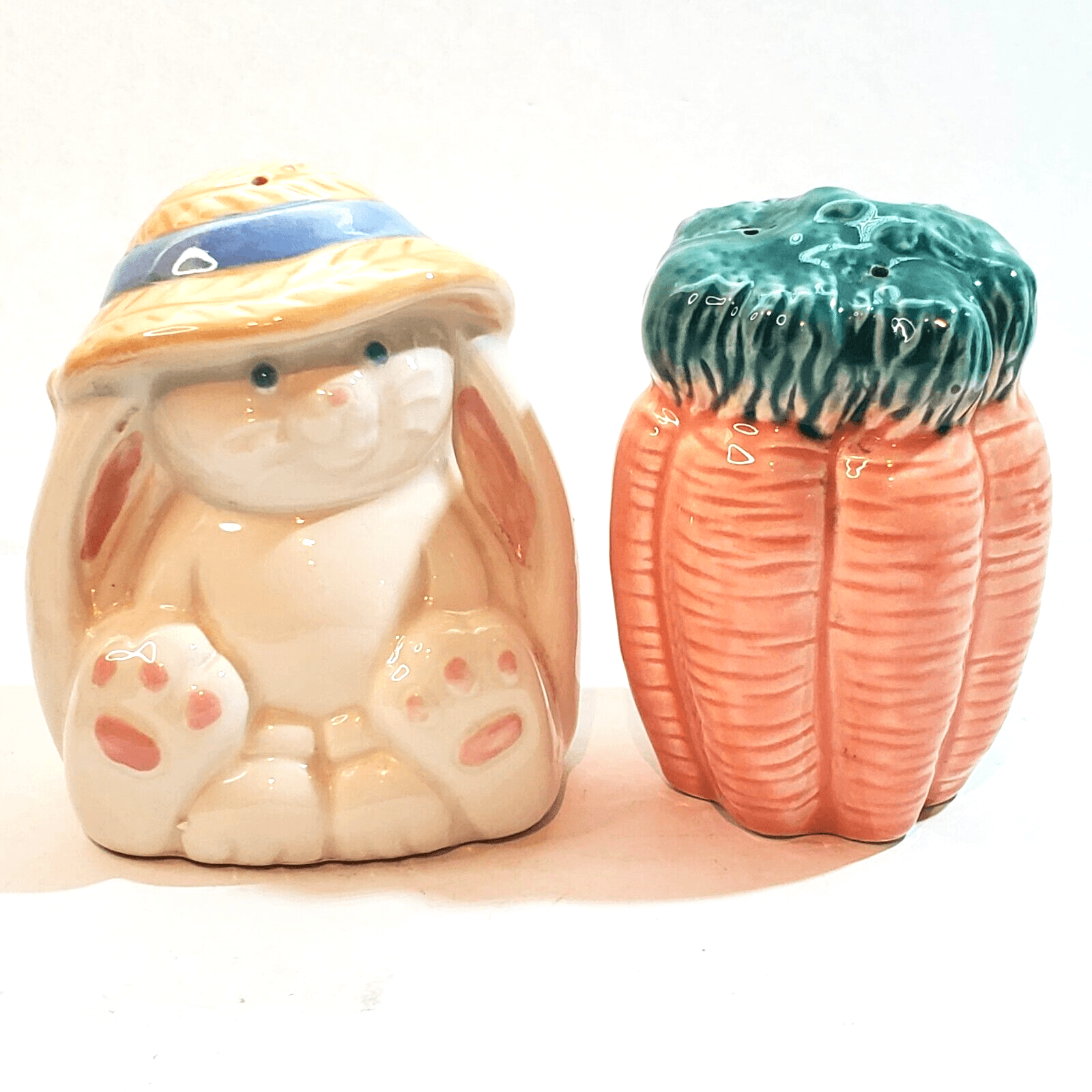 Vtg Treasure Craft 4" Bunny Rabbit & Carrots Easter Salt & Pepper Shakers USA