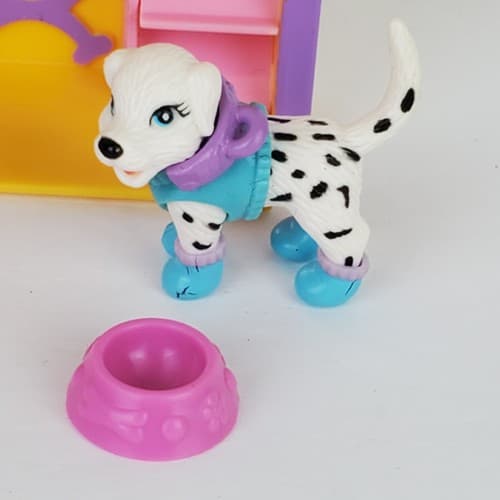 Polly Pocket Folding Fold Out Dog House 2 Dogs w/Outfits and Bowls - Thumbnail 2