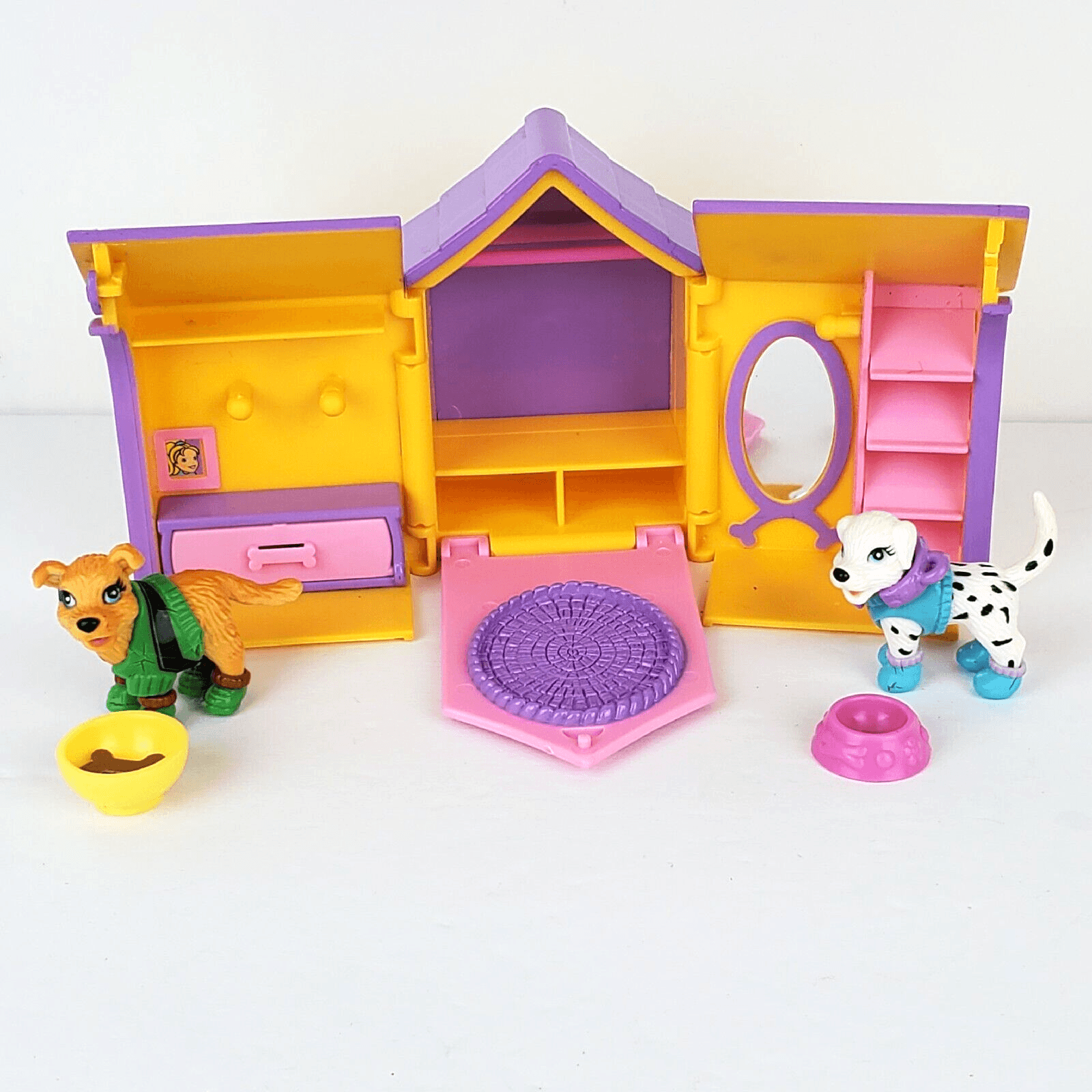 Polly Pocket Folding Fold Out Dog House 2 Dogs w/Outfits and Bowls