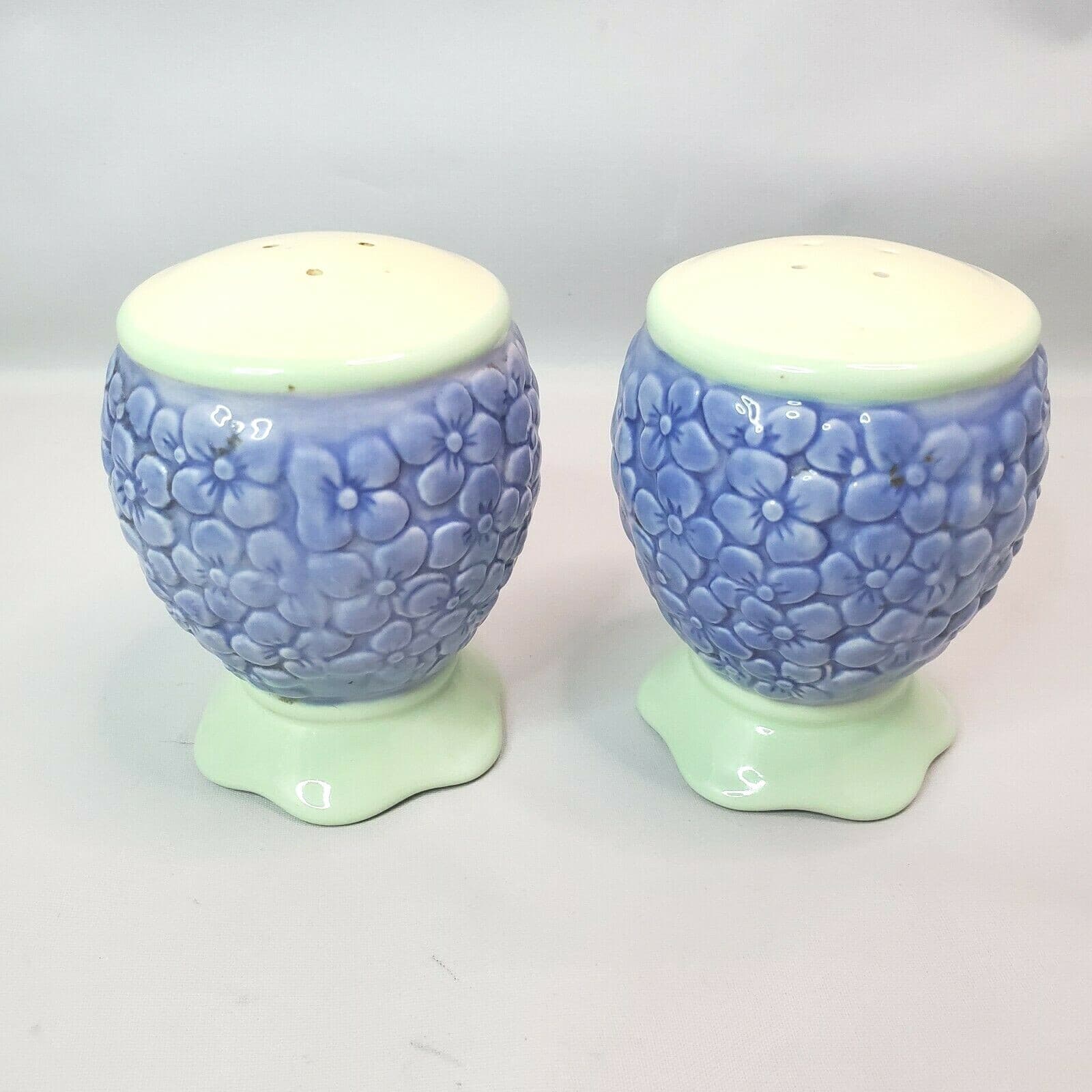 Pfaltzgraff Summer Breeze Salt Pepper Shakers Sculpted Lavender Hydrangeas - Thumbnail 2