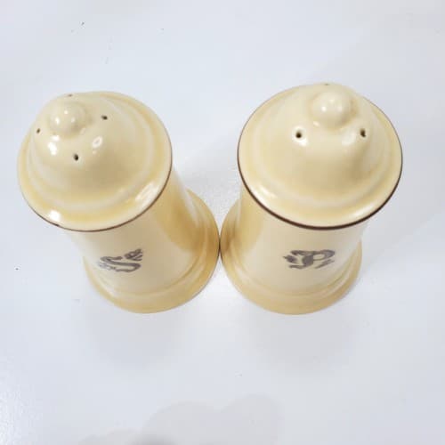 Vintage Pfaltzgraff Village Pattern Salt and Pepper Shakers Beige Brown - Thumbnail 7