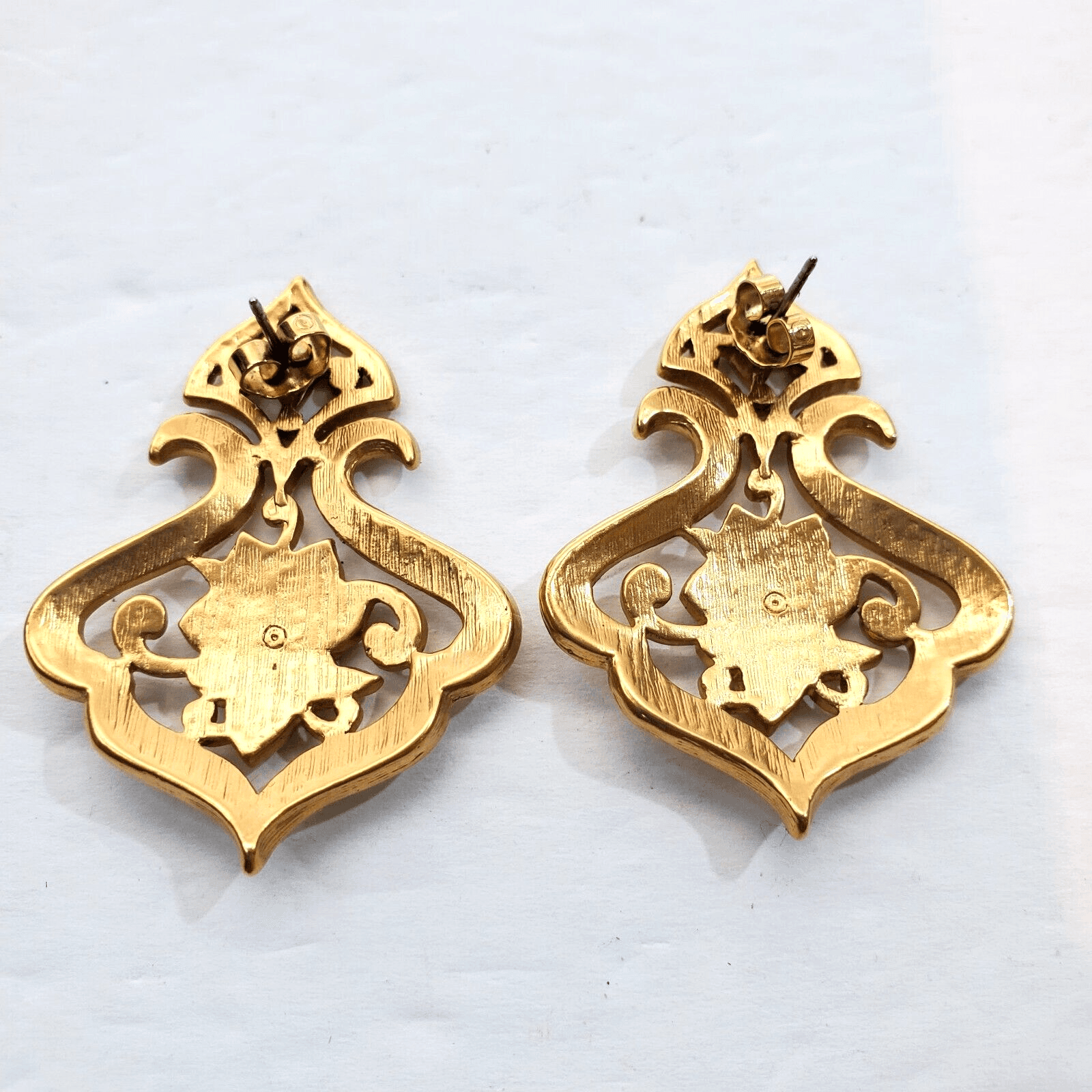 Vintage Matte Gold Tone & Red Enamel Floral Post Holiday Pierced Earrings - Thumbnail 2