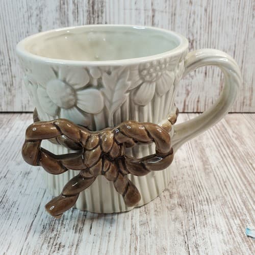 Vintage 1975 Fitz & Floyd Off-White Flower Floral Bouquet Brown Bow Coffee Mug