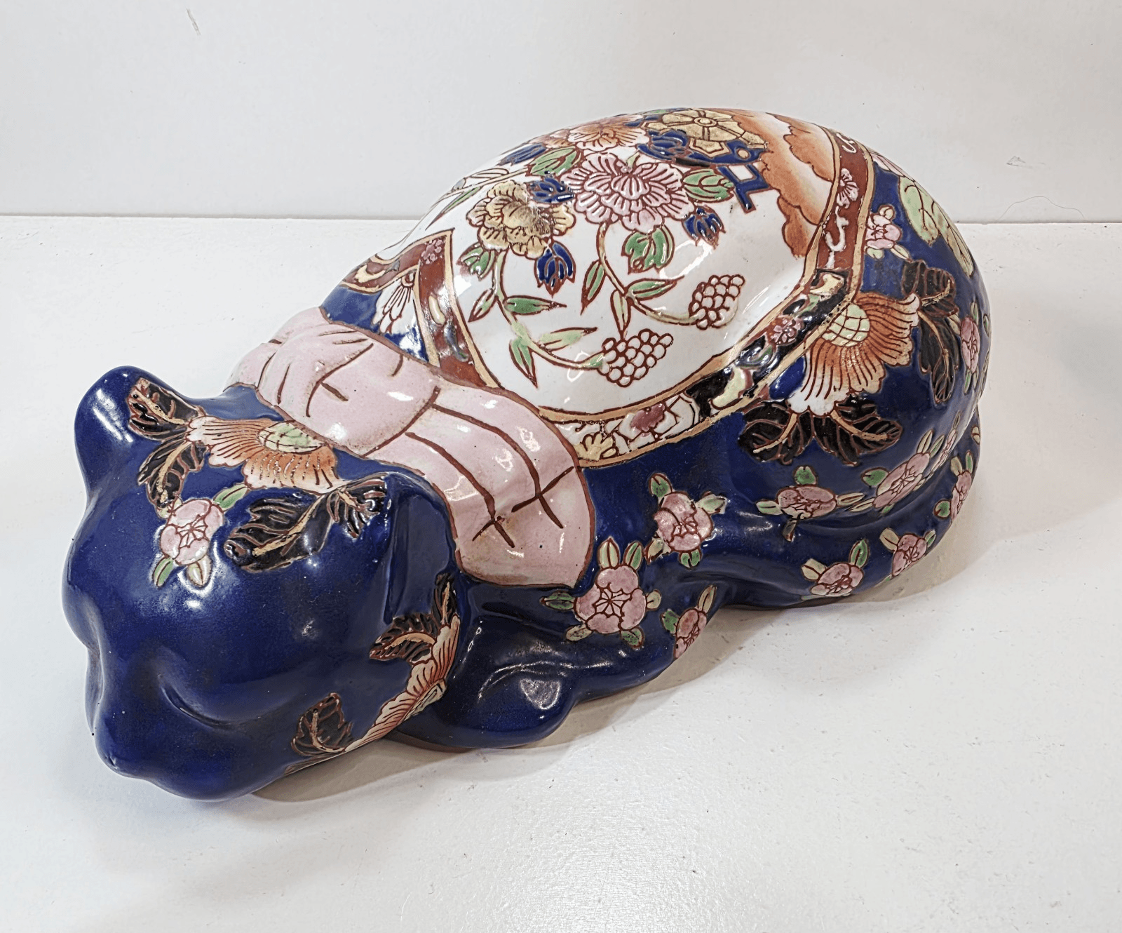 Vtg Hand-painted Chinoiserie Ceramic Sleeping Cat Figurine w/Floral Motif 9.5 "