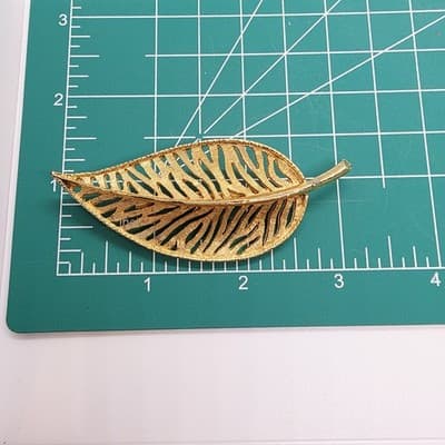 Vintage Textured Brushed Gold Tone Metal Open Work Large Leaf Brooch Pin - Thumbnail 5