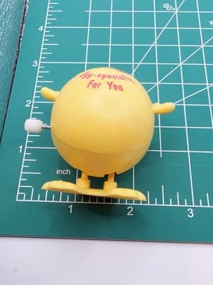 Vintage Russ Crazy Eyes Wind Up Easter Egg Toy Yellow Works SEE VIDEO - Thumbnail 8