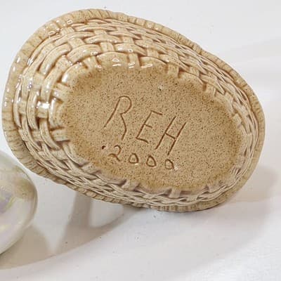 Vintage Hobbyist Pearlized Ceramic Jesus Praying Hands Egg with Basket 3.75" - Thumbnail 6