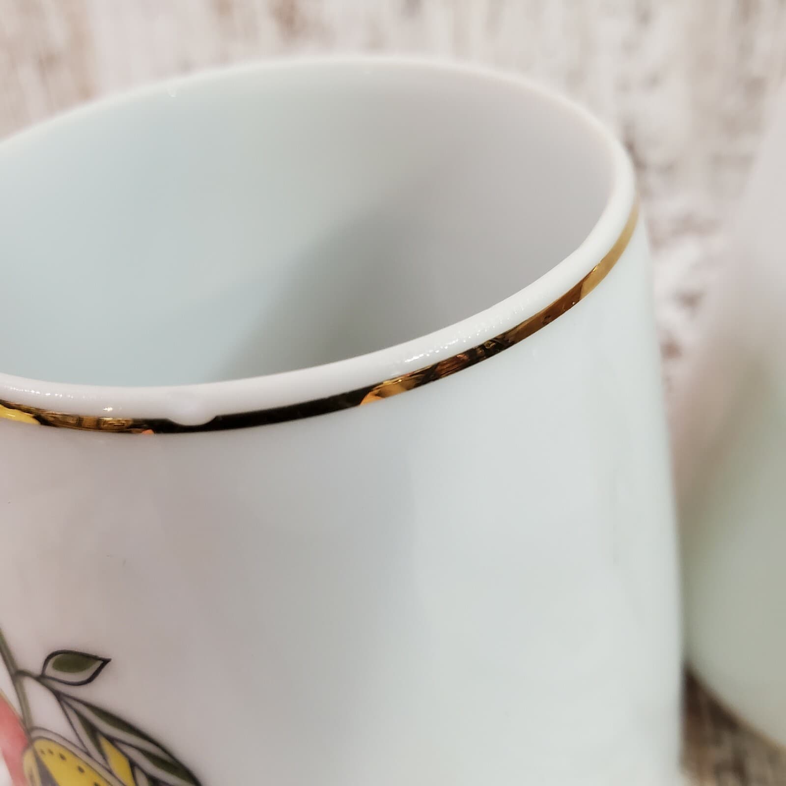 Vintage Mid Century Modern Graduated Ceramic Mugs Cups Apple Design Set of 2 - Thumbnail 7