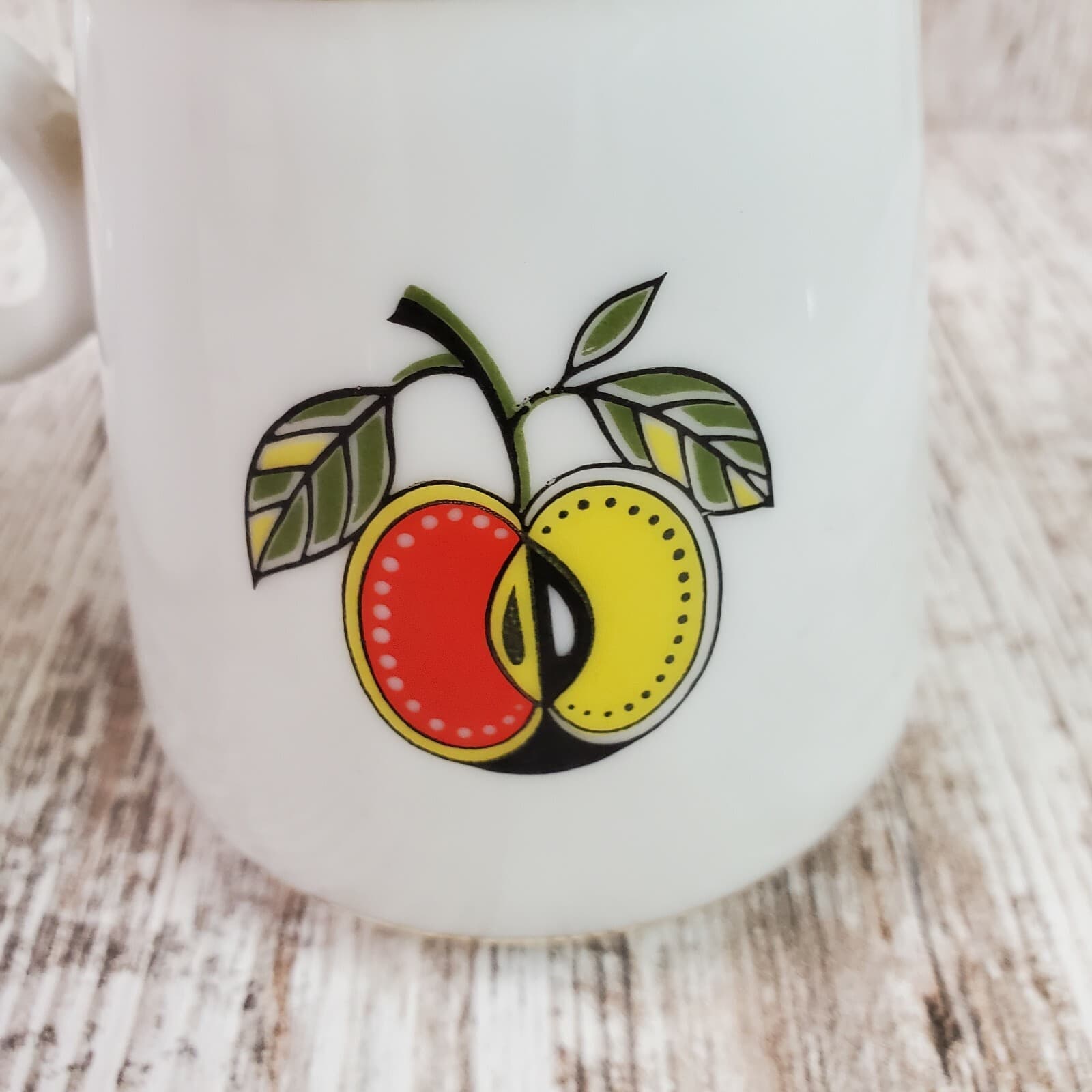 Vintage Mid Century Modern Graduated Ceramic Mugs Cups Apple Design Set of 2 - Thumbnail 6
