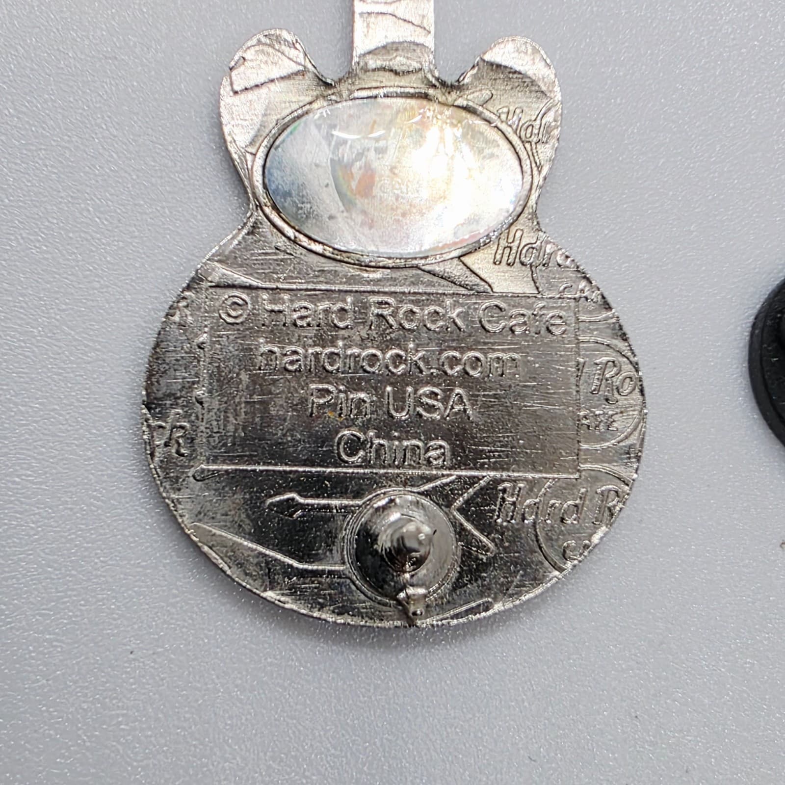 Vintage Hard Rock Cafe St. louis Silver Tone and Enamel Guitar Brooch Pin - Thumbnail 4