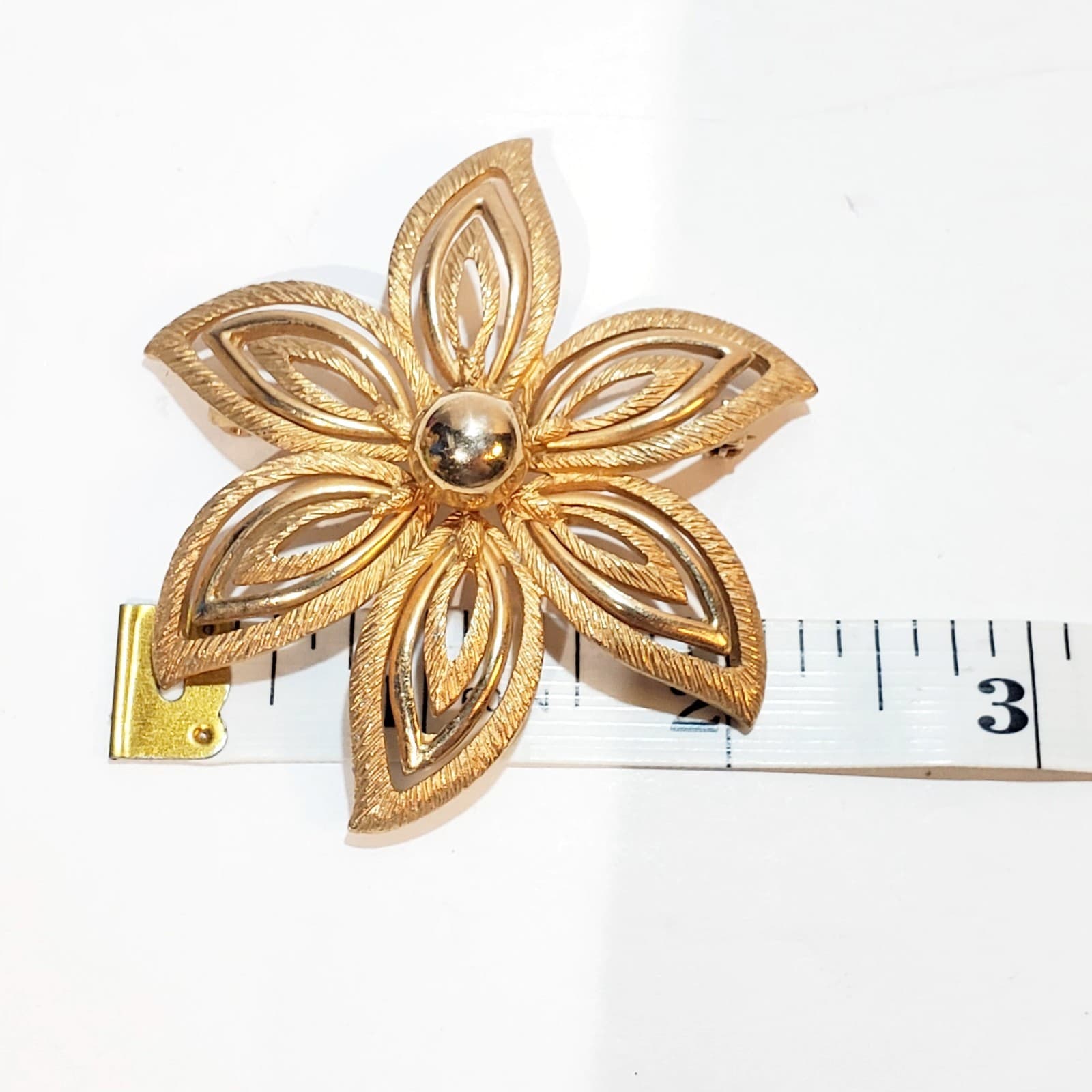 Vtg Textured Gold Tone Open Work Large Flower Floral Layered Petals Brooch Pin - Thumbnail 3