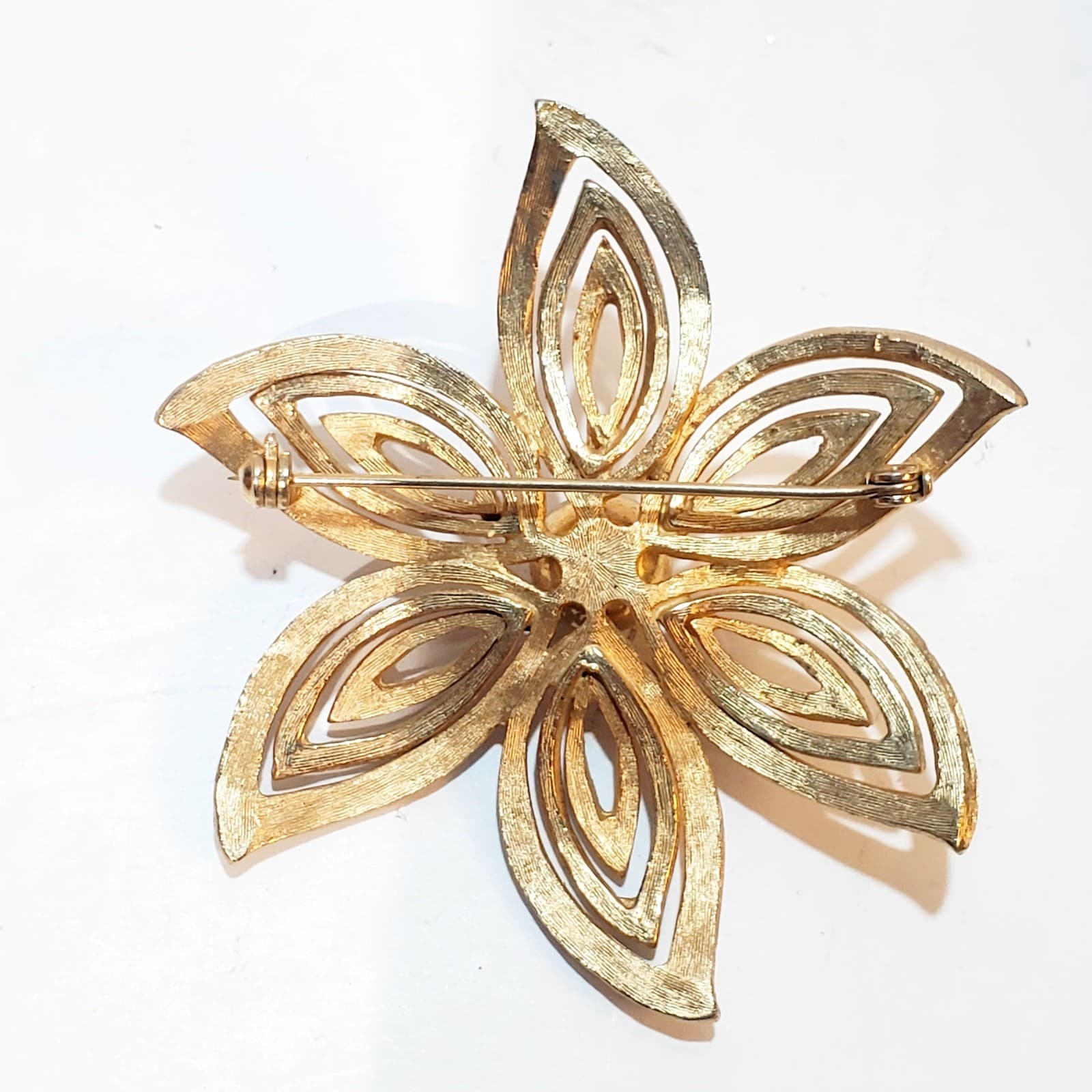 Vtg Textured Gold Tone Open Work Large Flower Floral Layered Petals Brooch Pin - Thumbnail 2
