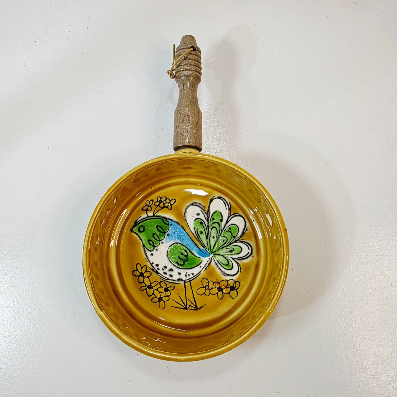 Vintage Ceramic Hanging Pan With Bird Design Wooden Handle Kitchen Wall Decor - Thumbnail 3