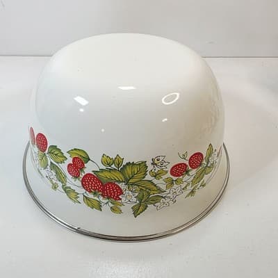 Vintage Strawberry Enamelware Enamel Ware Mixing Bowl 7” Diameter - Thumbnail 5