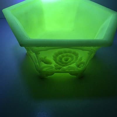 Vtg Fenton Uranium Vaseline Satin Custard Glass Hexagon Floral Footed Planter - Thumbnail 4