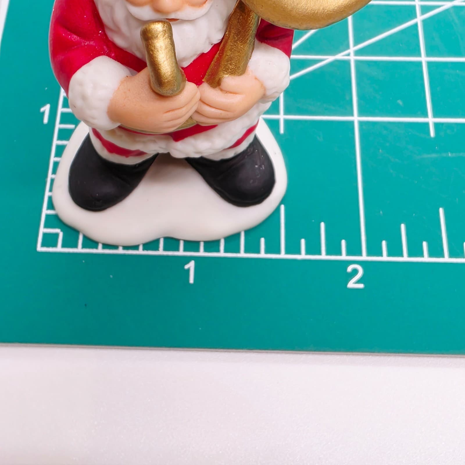 Vintage 1990 LEFTON Colonial Village Santa w/ Tuba Christmas Figurine #07921 - Thumbnail 7
